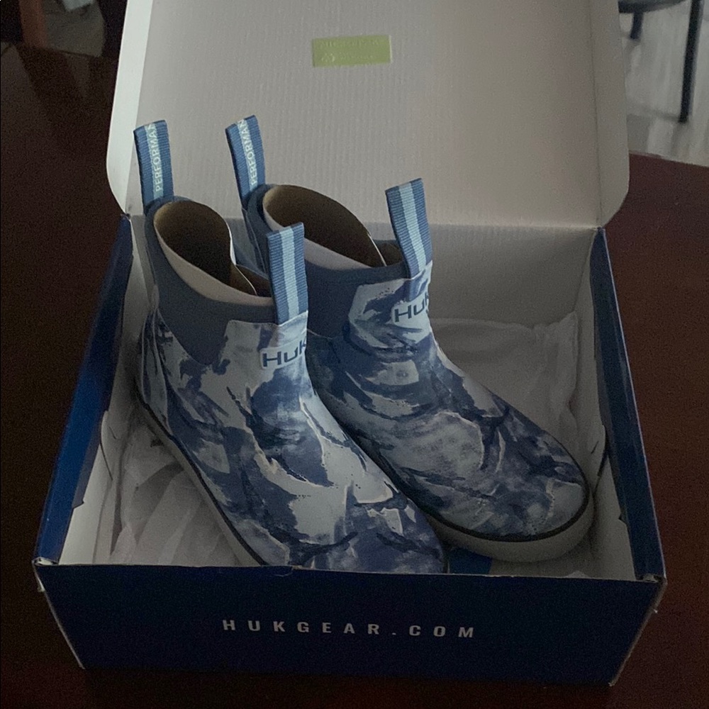 Huk Women’s Blue Camouflage Boots